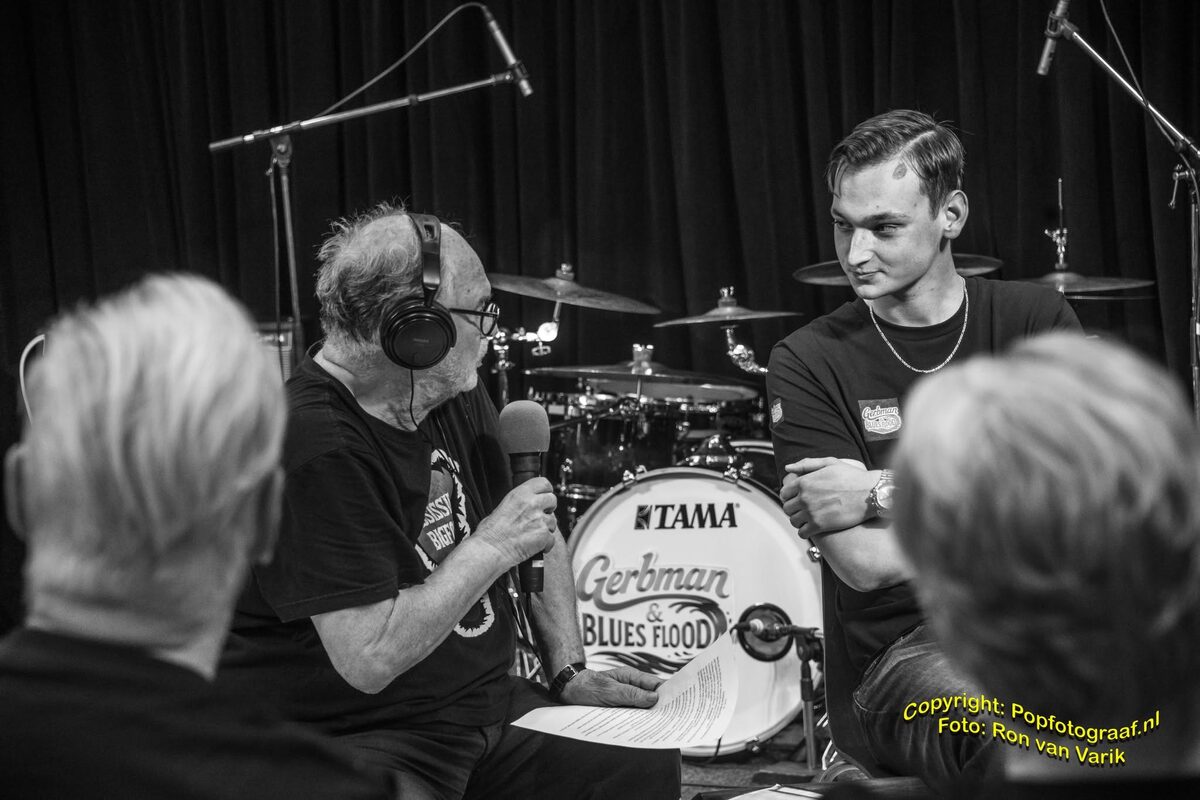 Gerbman in conversation with Bluezy host Nico Bravenboer during the interview at RTV Ridderkerk — photo Ron van Varik