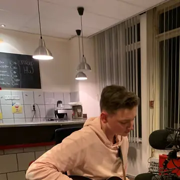 Gerben spielt live im Radiostudio von Omroep Hoeksche Waard, Februar 2020